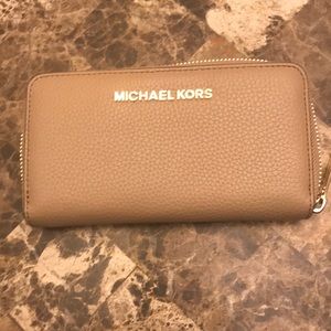 NWT Michael Kors Mini Continental Wallet